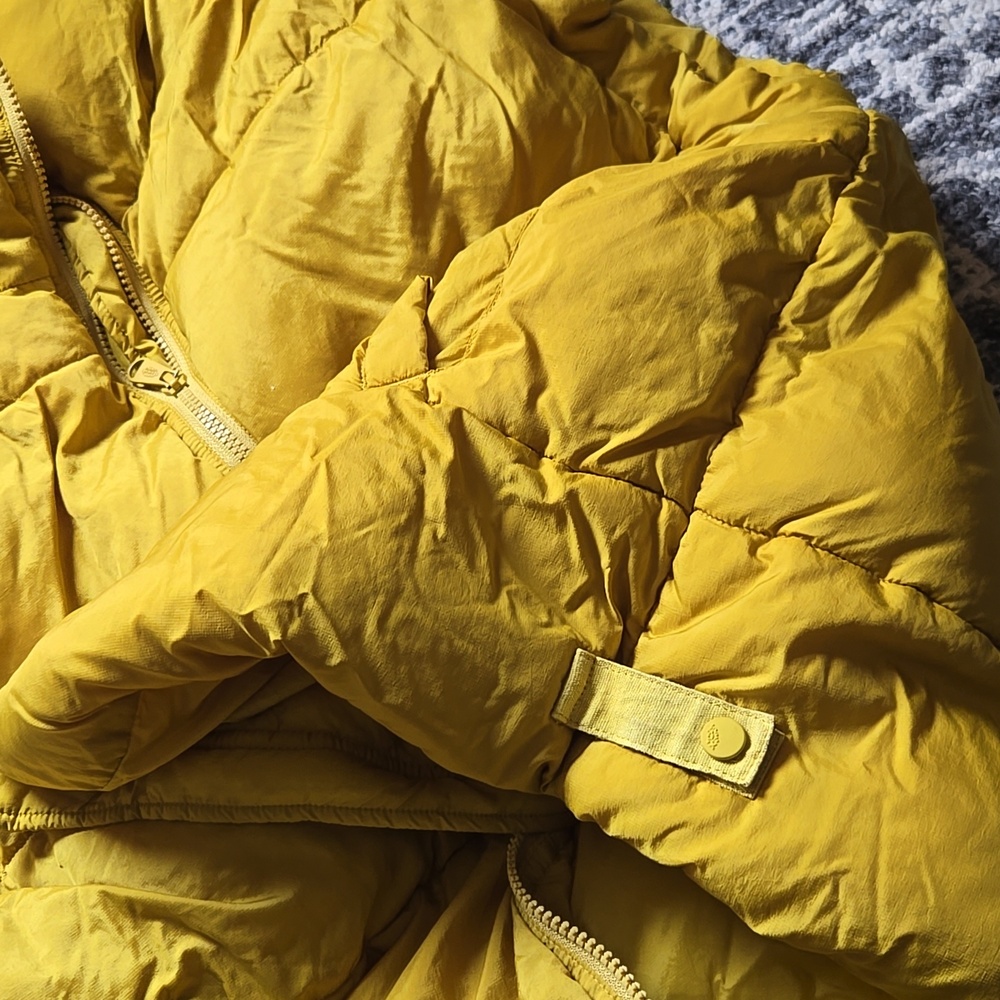 Free People oversized gold puffer vest - Picture 4 of 7